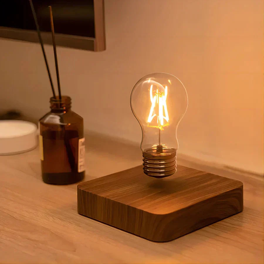 Bombilla Flotante con Base de Madera de Nogal - LevitaLux