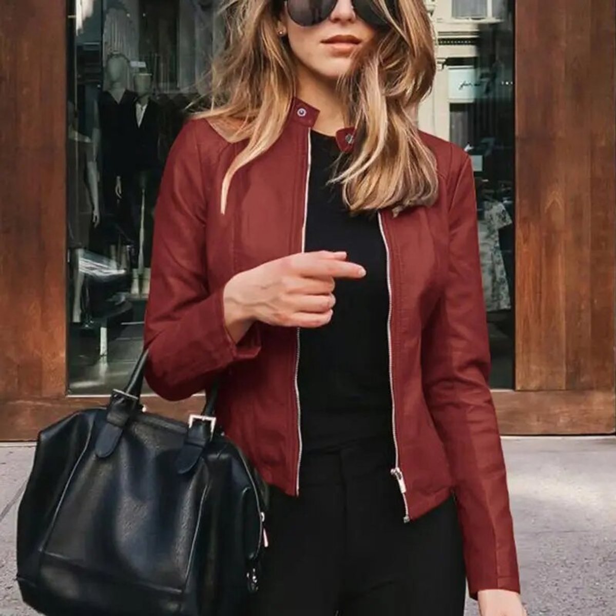 Chaqueta entallada de piel sintética con cremallera para mujer