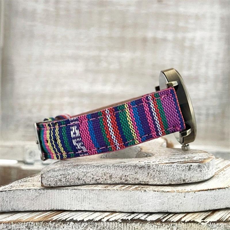 Reloj con diseño de arcoíris multicolor