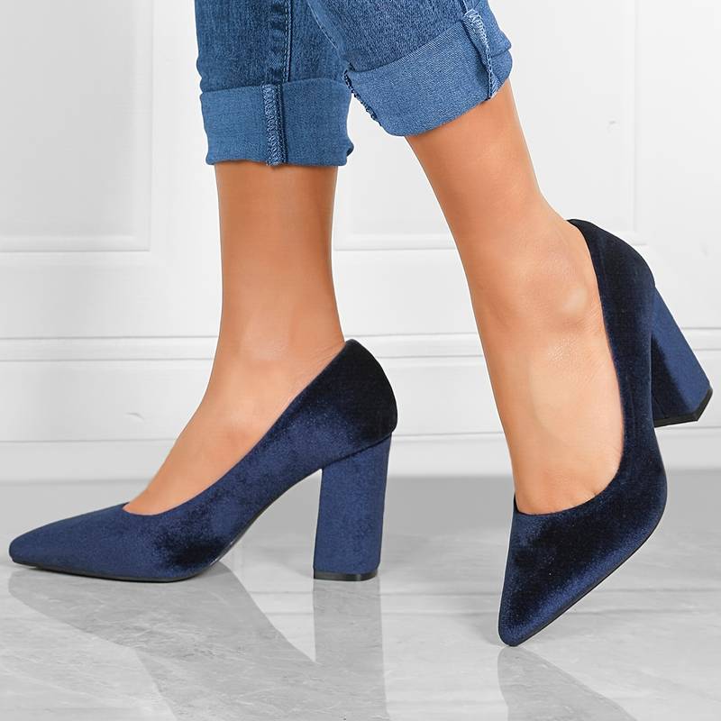 Zapatos de tacón clásicos de ante