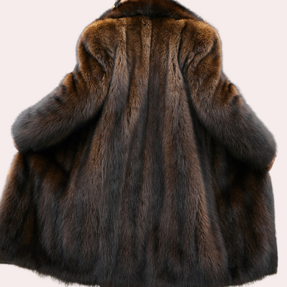 Abrigo atemporal para hombre con efecto pelo