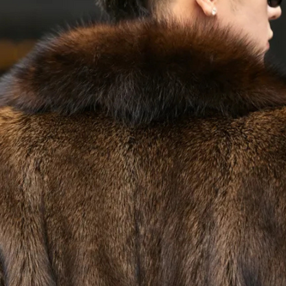 Abrigo atemporal para hombre con efecto pelo
