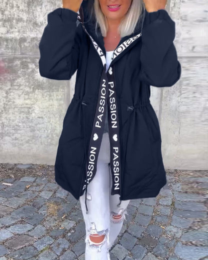 Abrigo midi para mujer de corte holgado con capucha y cordón ajustable