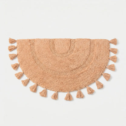 Alfombra semicircular con flecos