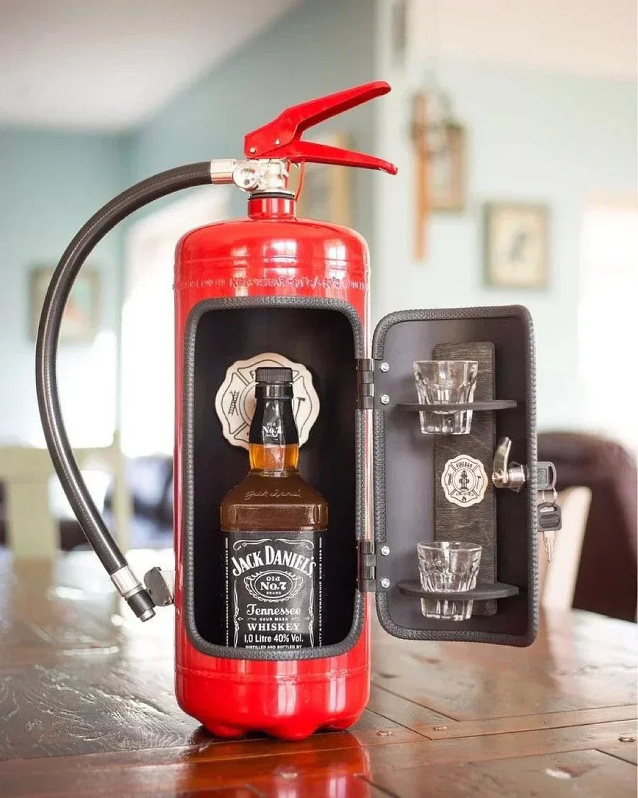 Almacenamiento de Whisky en Extintor de Incendios - Decoración Portátil para Vino
