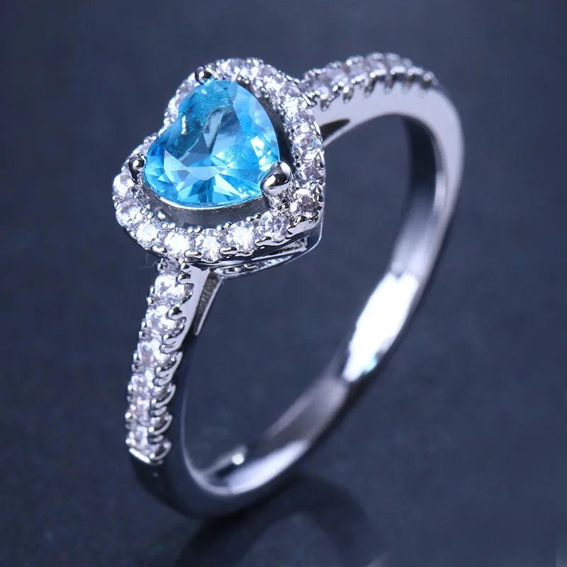 Anillo de Compromiso Isara con un Corazón Lleno de Amor