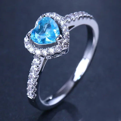 Anillo de Compromiso Isara con un Corazón Lleno de Amor