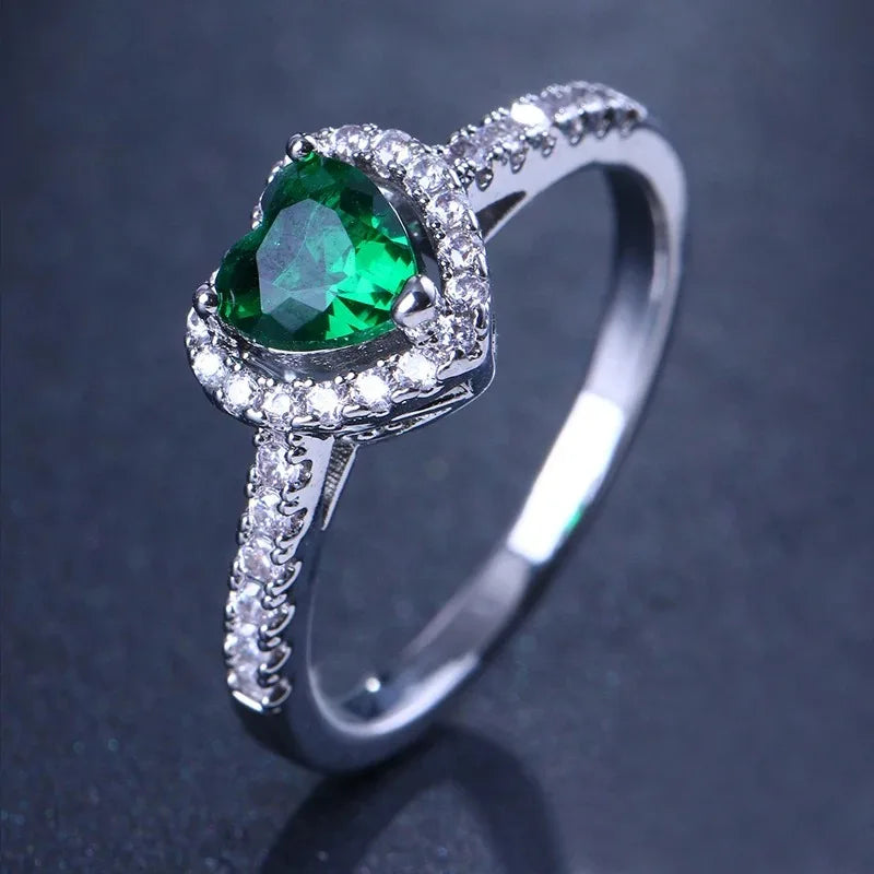 Anillo de Compromiso Isara con un Corazón Lleno de Amor