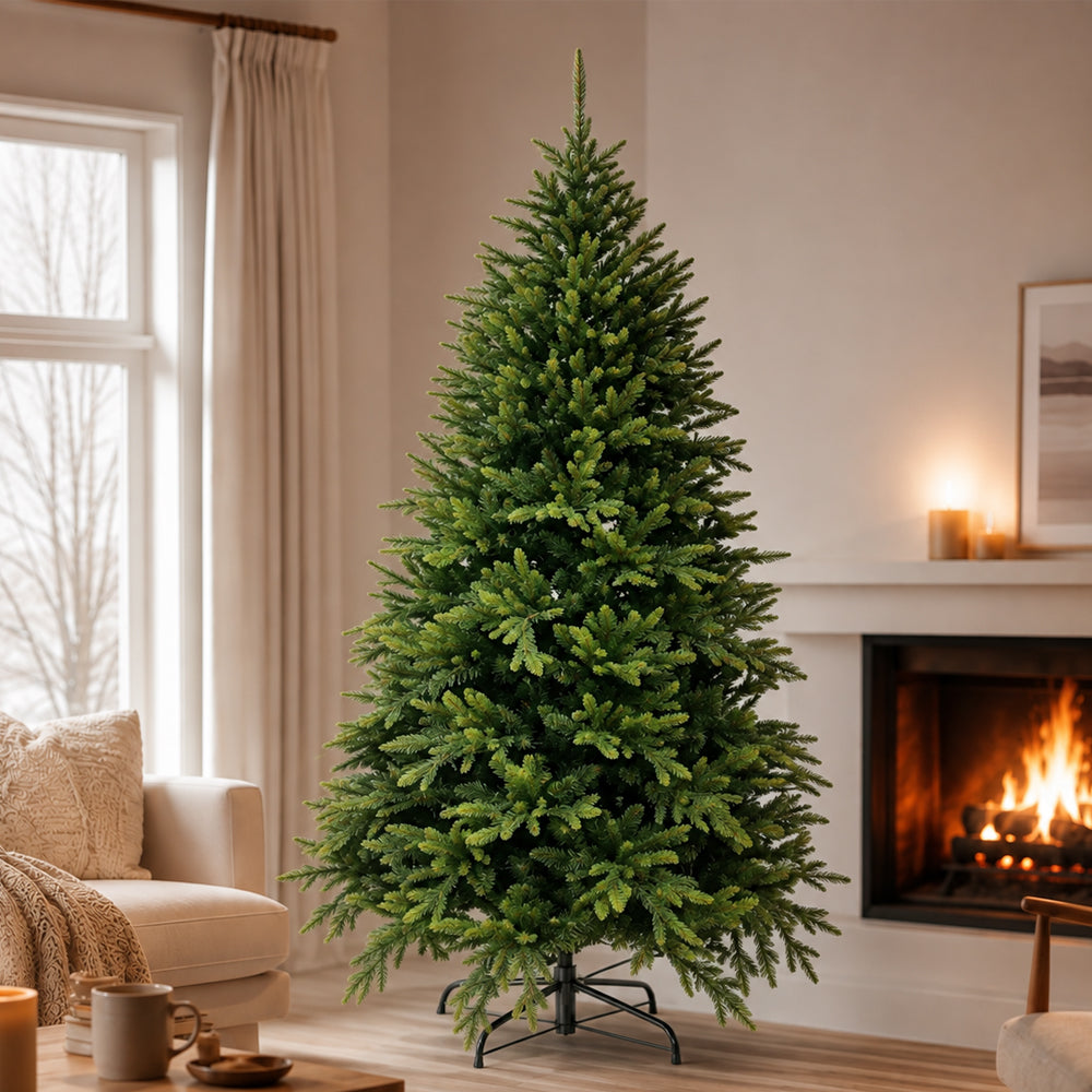 Árbol de Navidad nórdico de aspecto natural