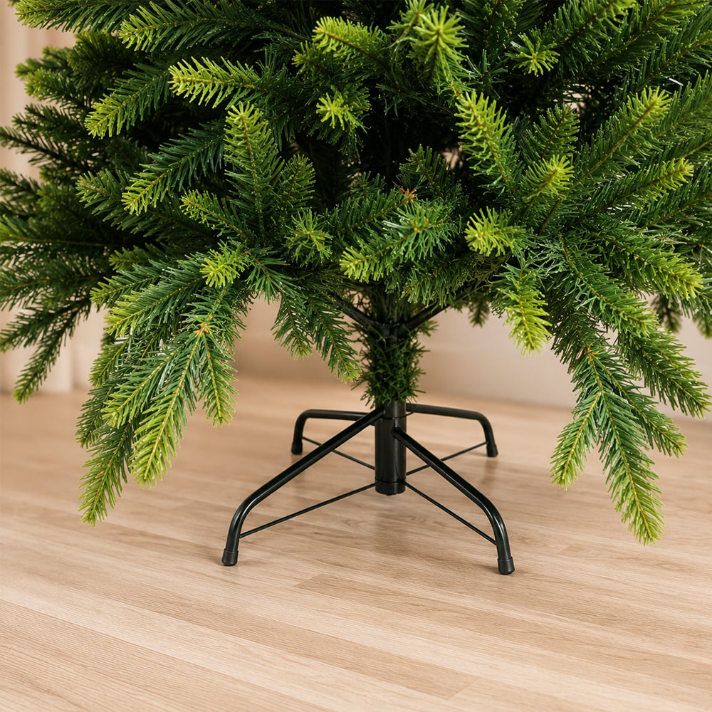 Árbol de Navidad nórdico de aspecto natural