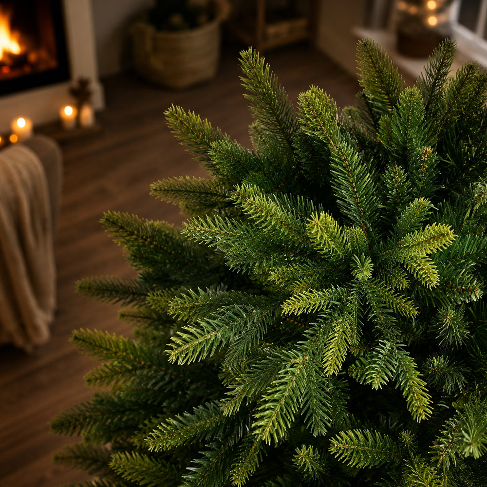 Árbol de Navidad nórdico de aspecto natural
