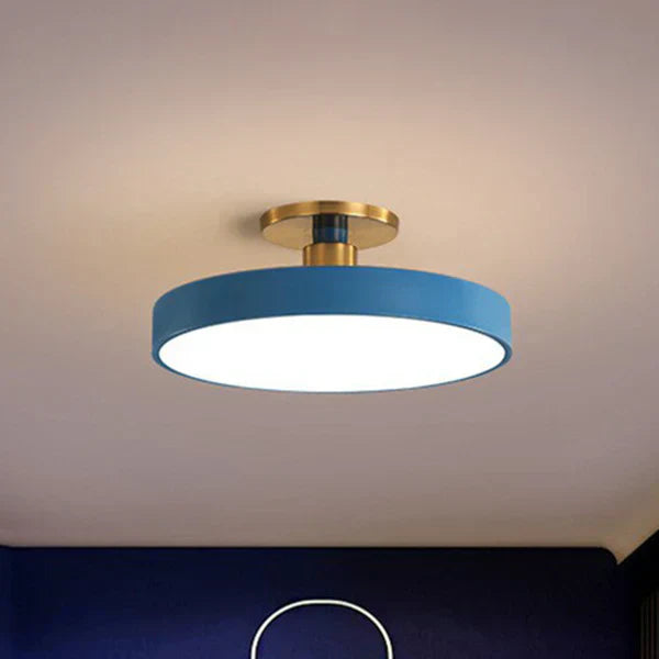 Armonía de Luz en Estilo Minimalista