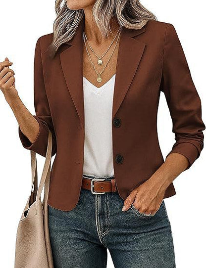Blazer corto entallado para mujer con botones decorativos y manga tres cuartos