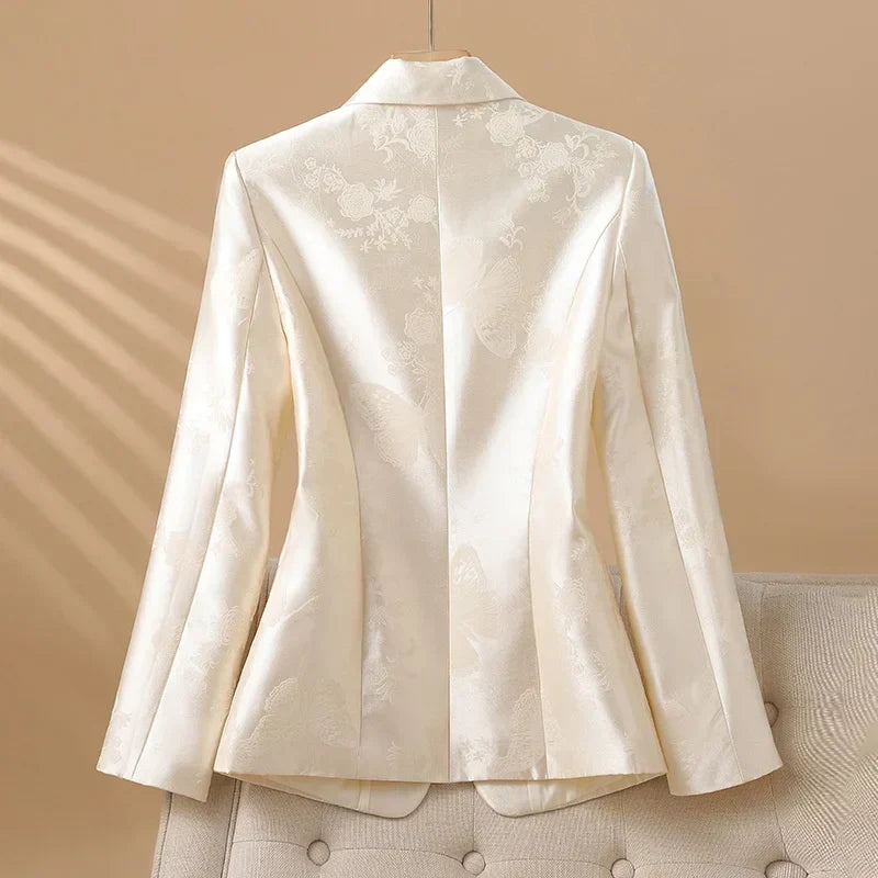 Blazer elegante de mujer con motivo de rosas y botón joya