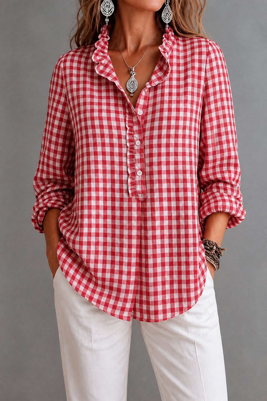 Blusa con cuello de volantes y estampado de cuadros