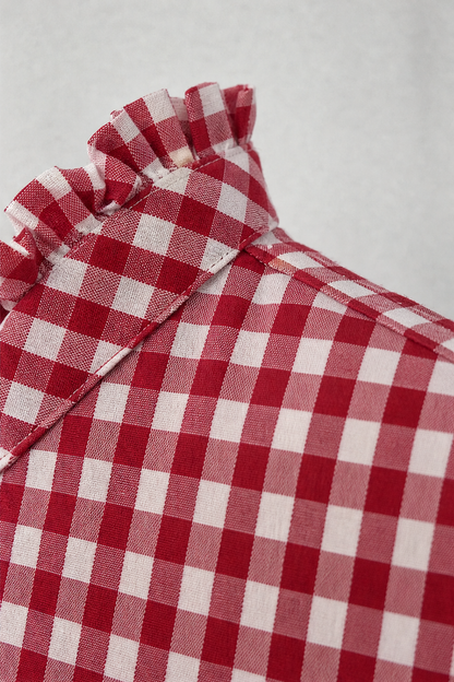 Blusa con cuello de volantes y estampado de cuadros