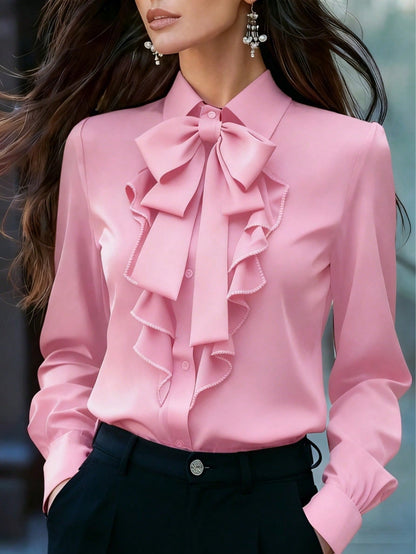 Blusa de mujer con cuello de lazada y volantes delanteros