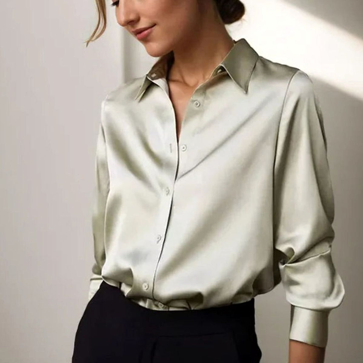 Blusa de satén holgada con botones y manga larga para mujer