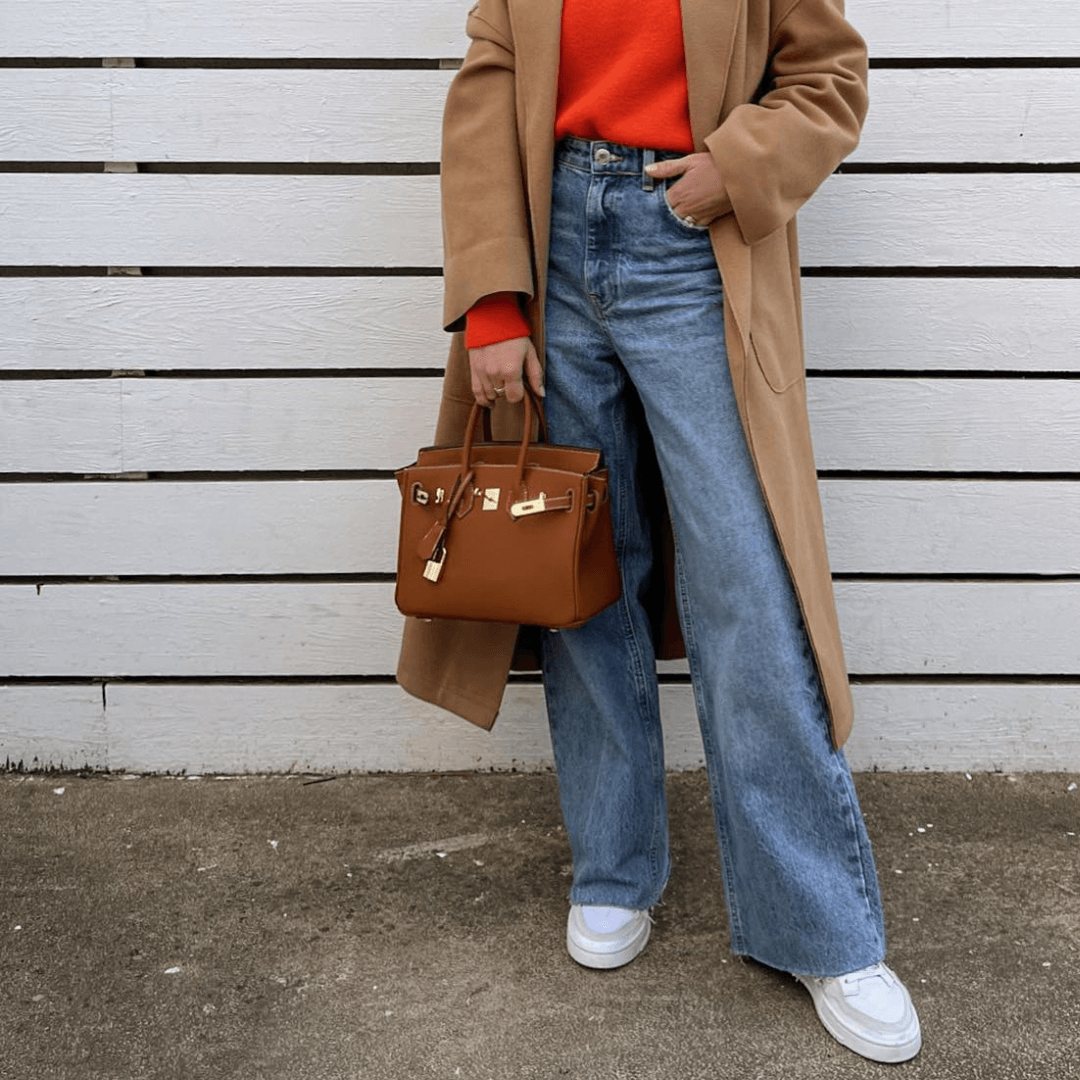 Bolso de Cuero con Herrajes de Cierre Dorado