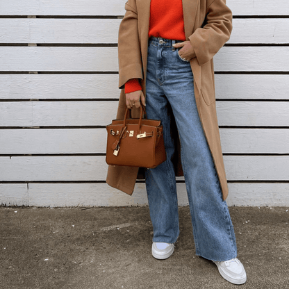 Bolso de Cuero con Herrajes de Cierre Dorado