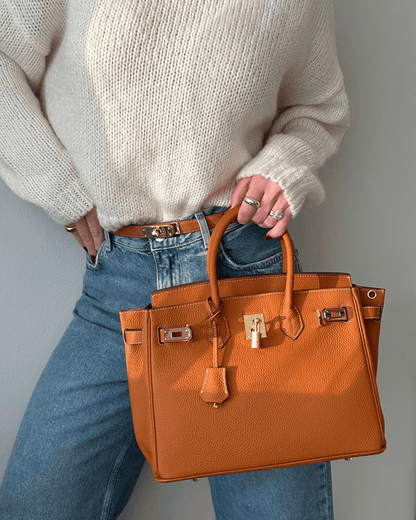 Bolso de Cuero con Herrajes de Cierre Dorado