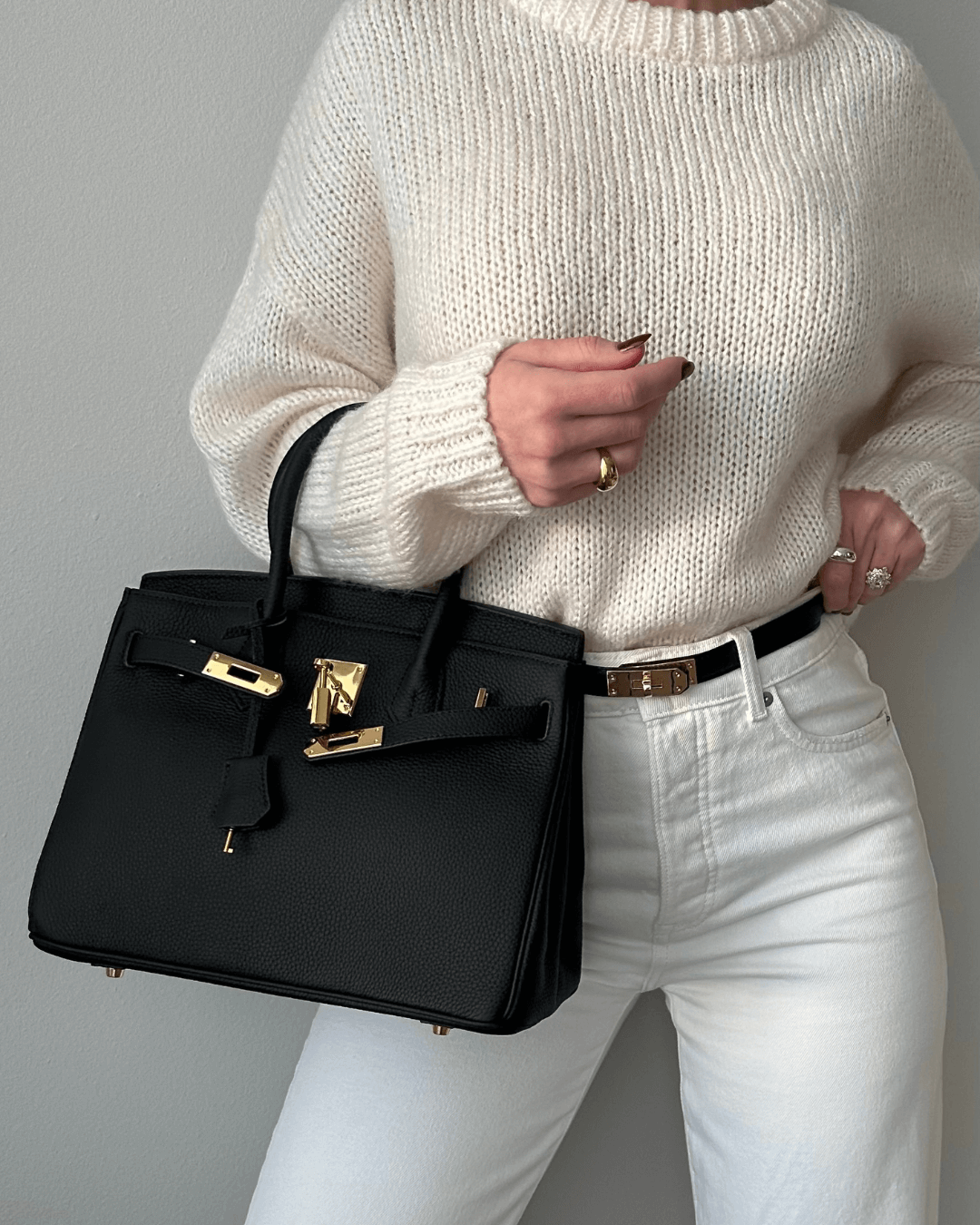 Bolso de Cuero con Herrajes de Cierre Dorado