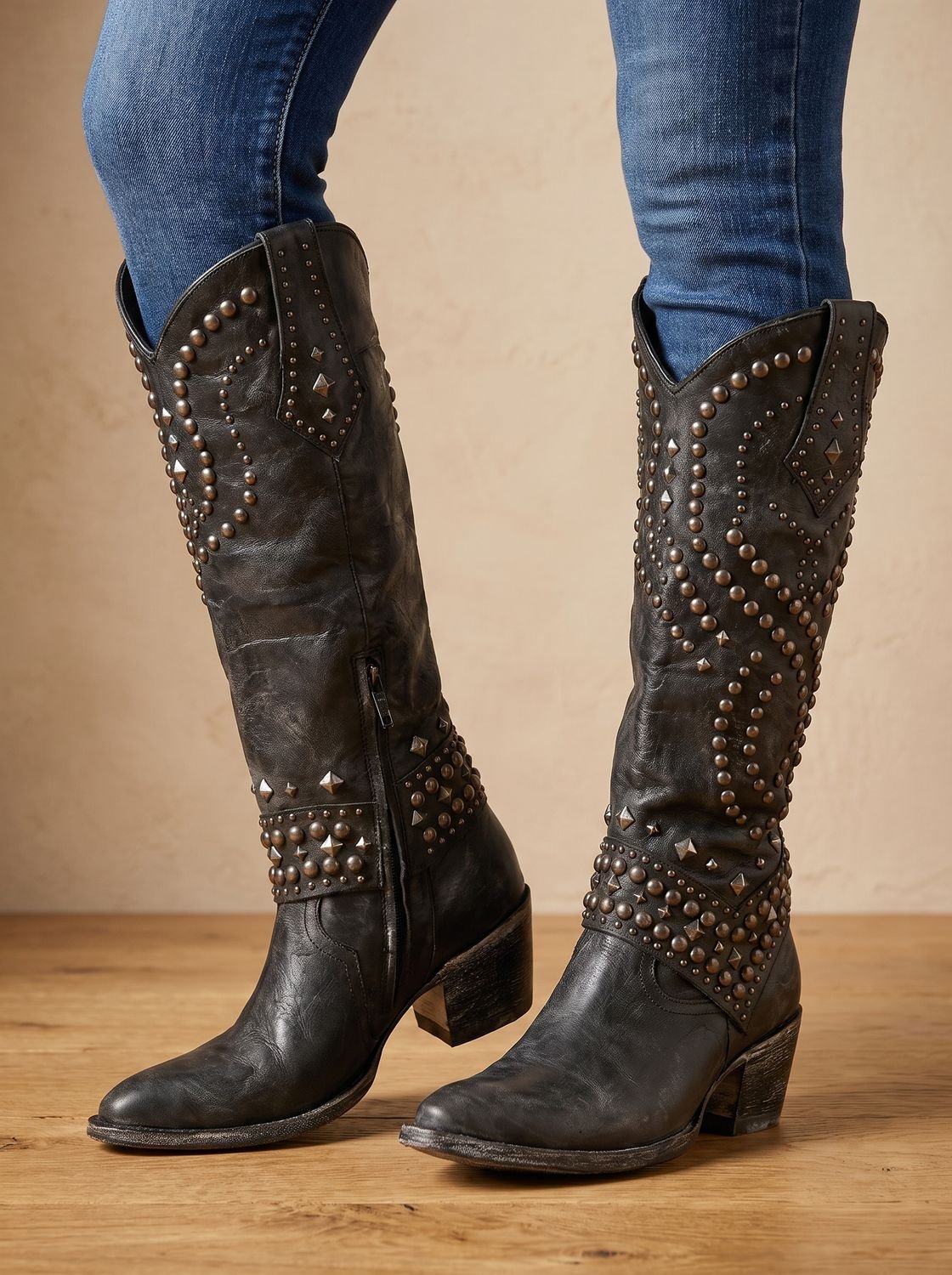Botas camperas ortopédicas de caña alta con tachuelas y punta fina para mujer