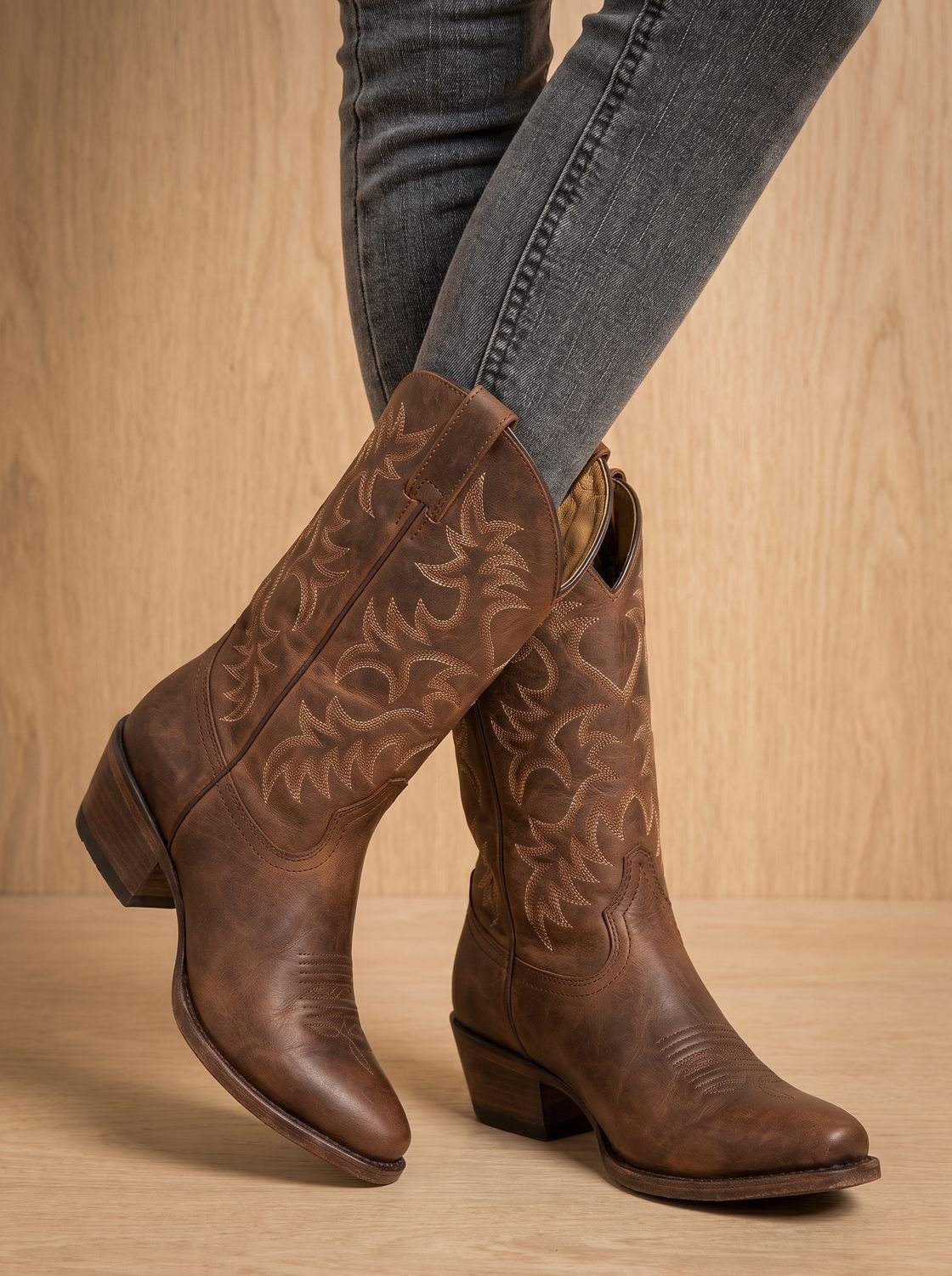 Botas cowboy de media caña bordadas con tacón de bloque para mujer