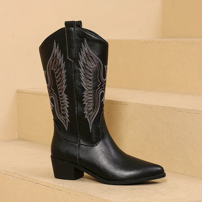 Botas de mujer con diseño bordado y punta afilada