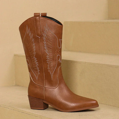 Botas de mujer con diseño bordado y punta afilada
