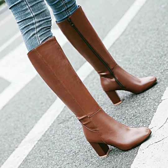 Botas de mujer hasta la rodilla con tacón y silueta elegante