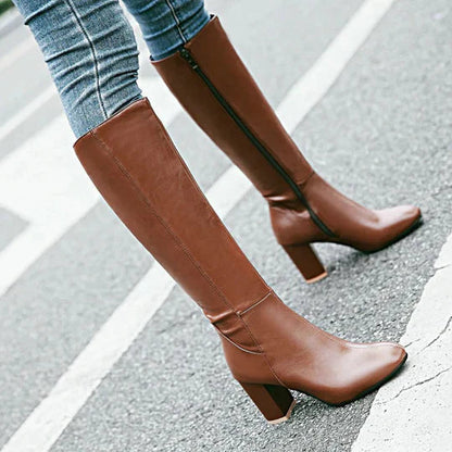 Botas de mujer hasta la rodilla con tacón y silueta elegante