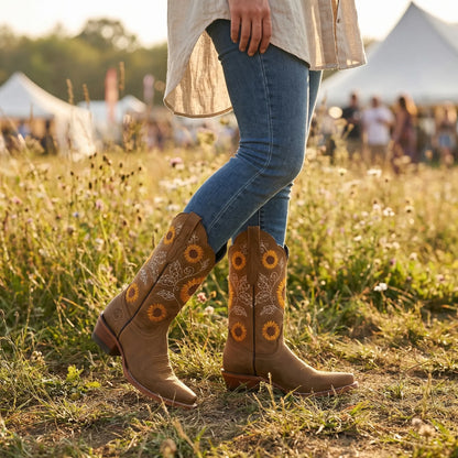 Botas vaqueras de estilo western con bordado de girasoles