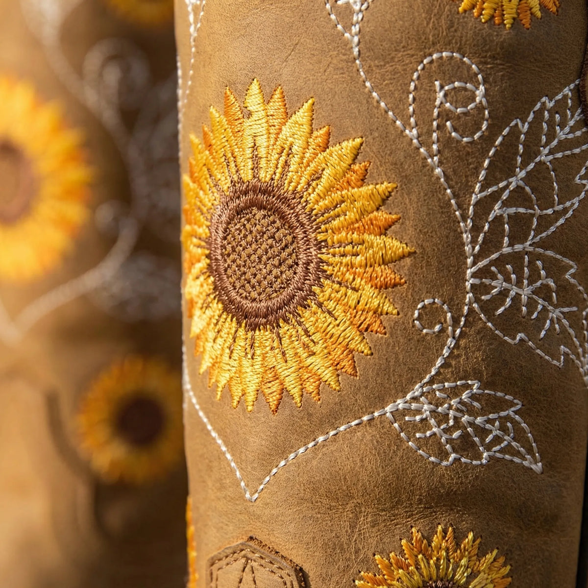 Botas vaqueras de estilo western con bordado de girasoles