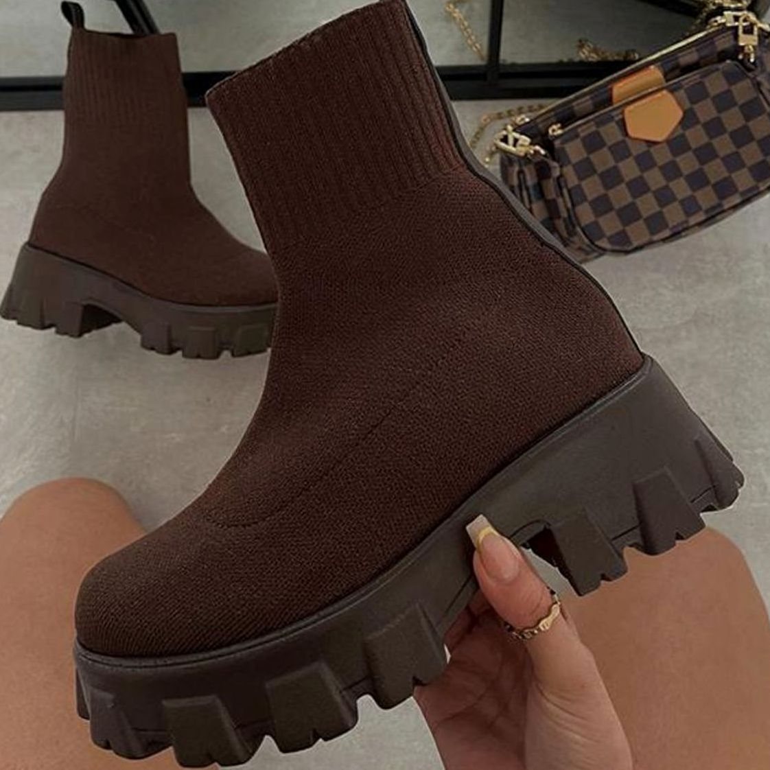 Botines estilo calcetín de punto para mujer con tacón ancho y suela dentada track sin cordones