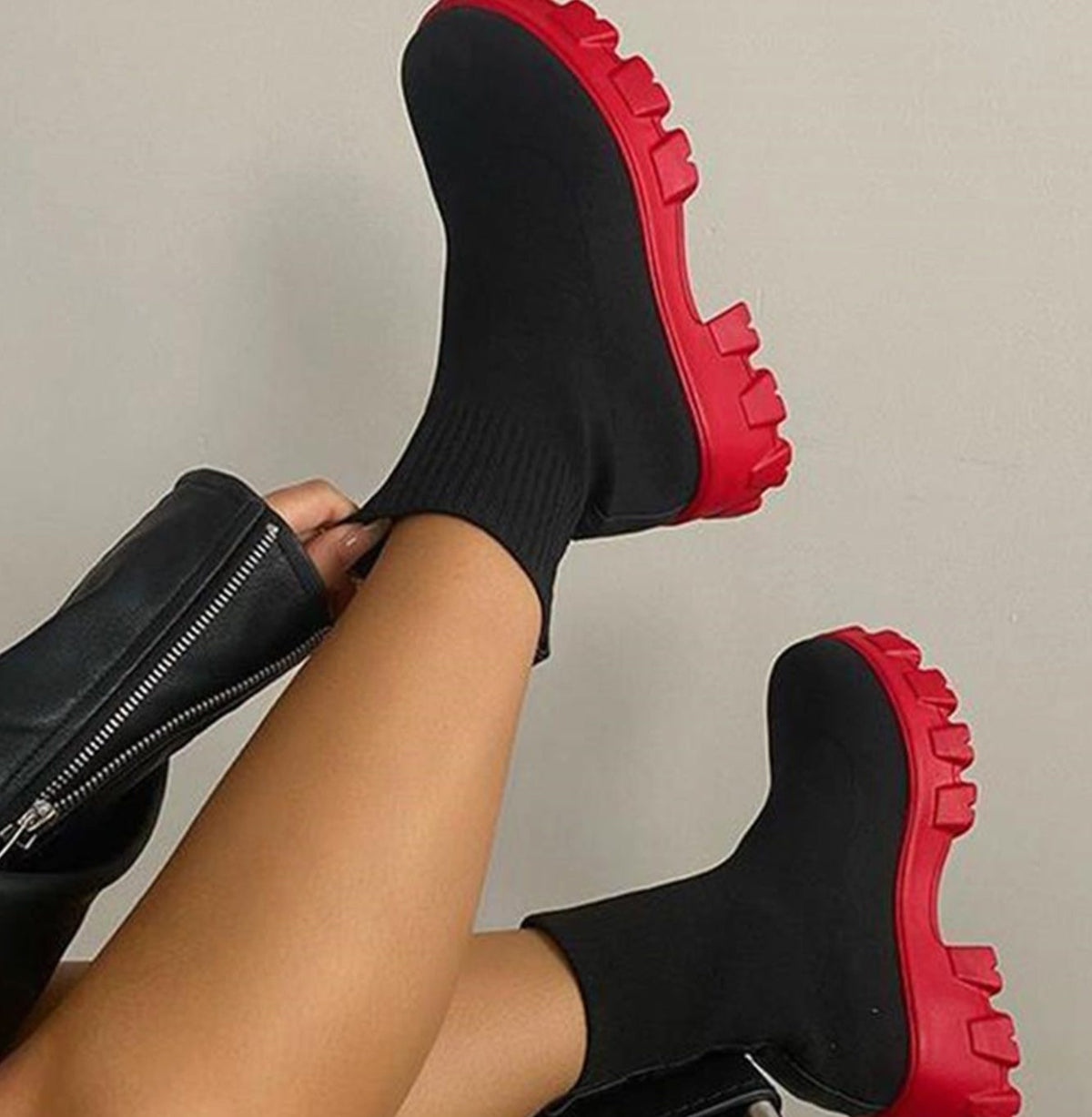 Botines estilo calcetín de punto para mujer con tacón ancho y suela dentada track sin cordones