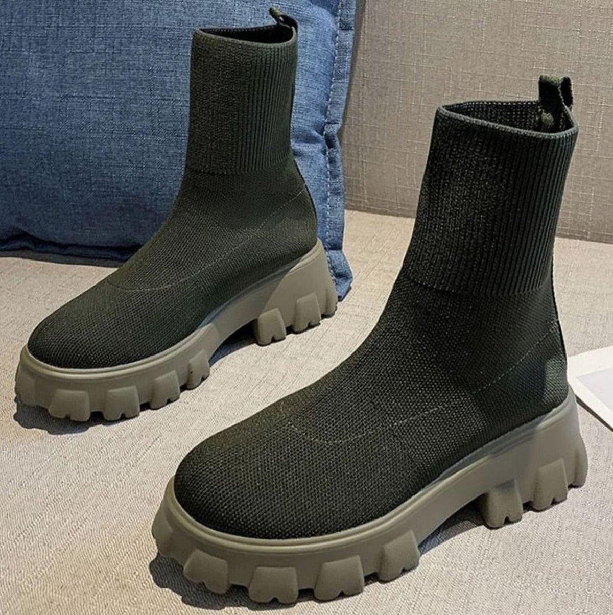 Botines estilo calcetín de punto para mujer con tacón ancho y suela dentada track sin cordones
