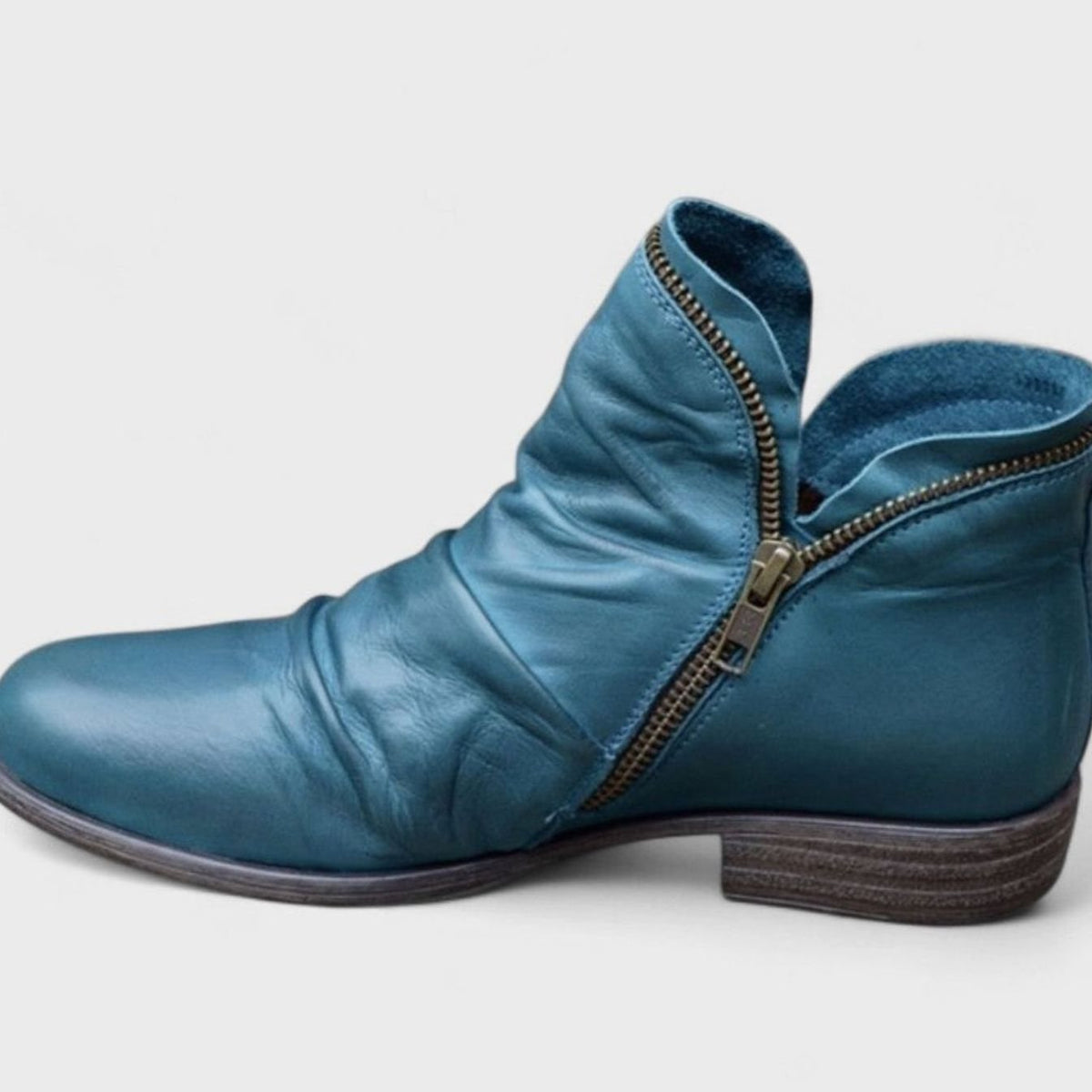 Botines ortopédicos de piel para mujer con cremallera lateral y diseño fruncido