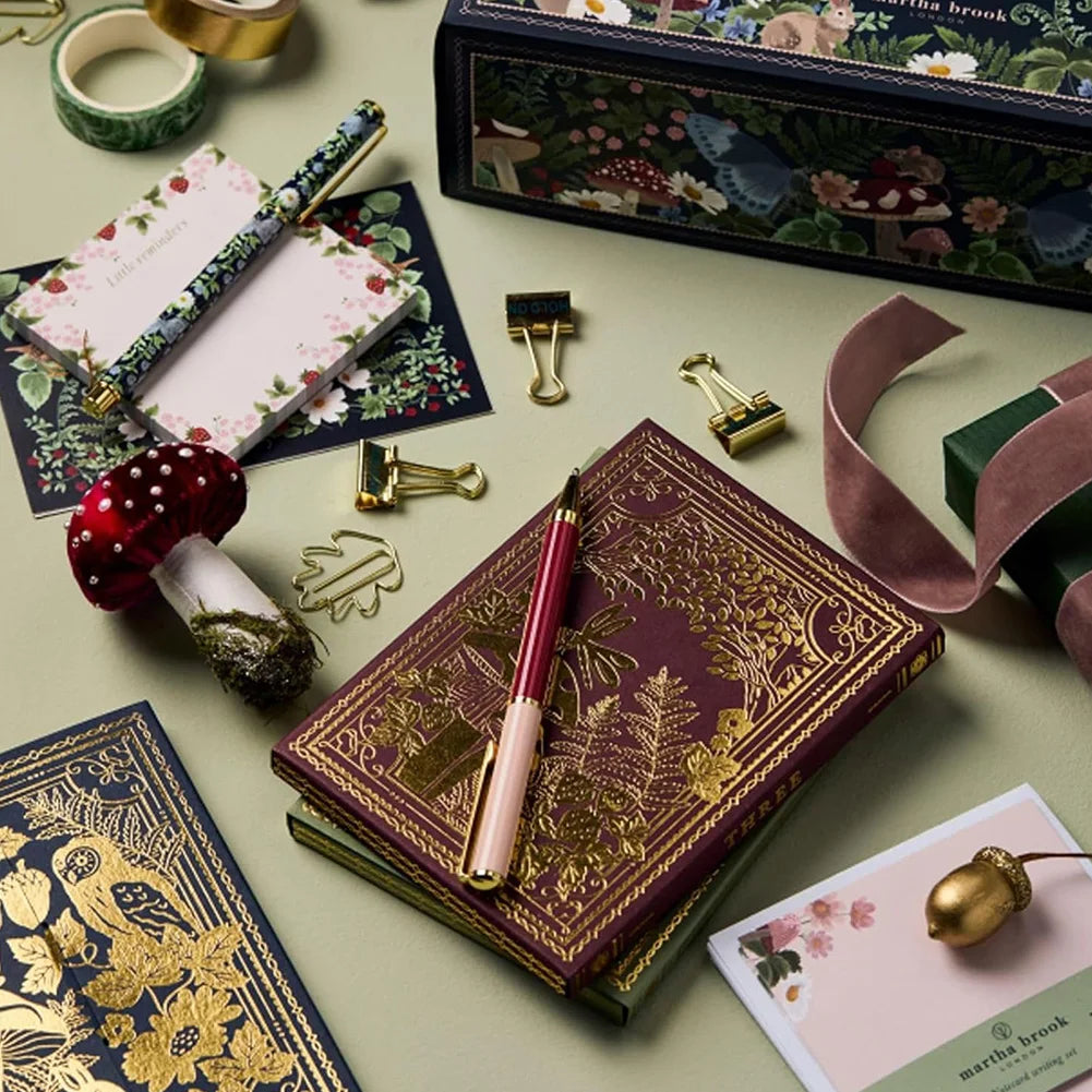 Calendario de Adviento con estampado invernal – 24 días de papelería y accesorios creativos