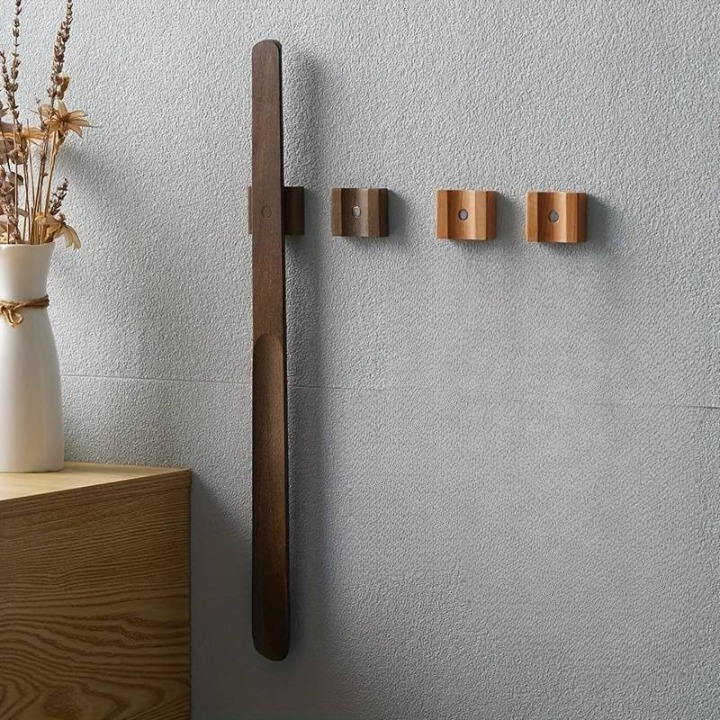 Calzador de madera de mango largo con soporte magnético