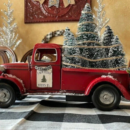 Camioneta roja de decoración navideña con árboles de escobillón y luces LED para mesa