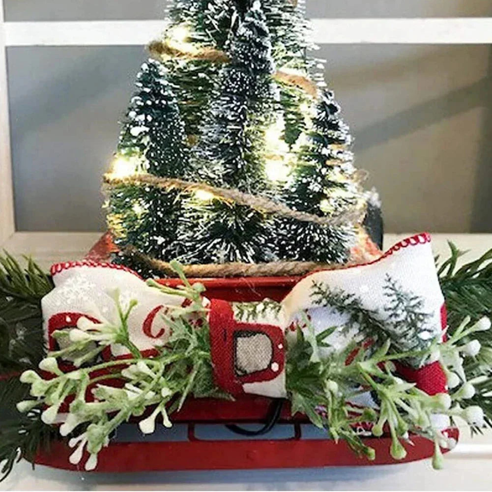 Camioneta roja de decoración navideña con árboles de escobillón y luces LED para mesa