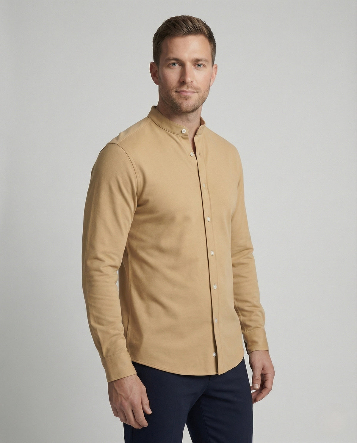 Camisa slim fit con cuello mao para hombre