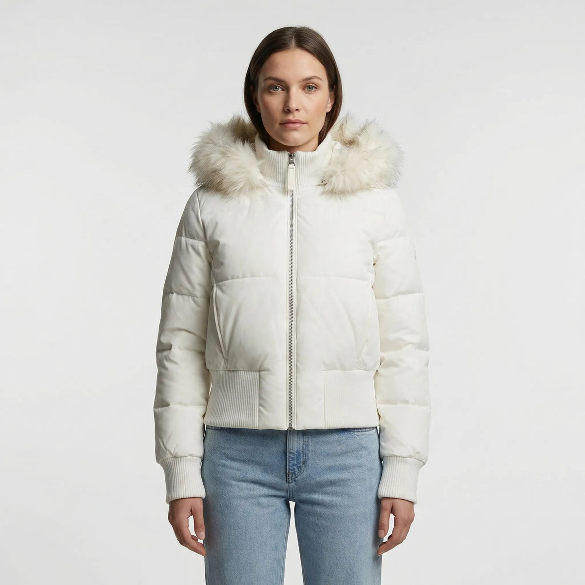 Chaqueta acolchada corta de invierno con capucha