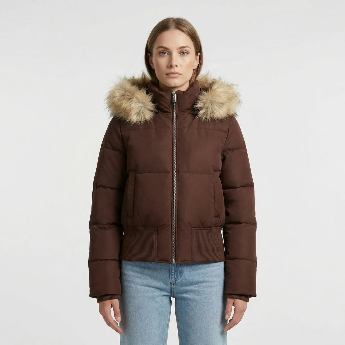 Chaqueta acolchada corta de invierno con capucha