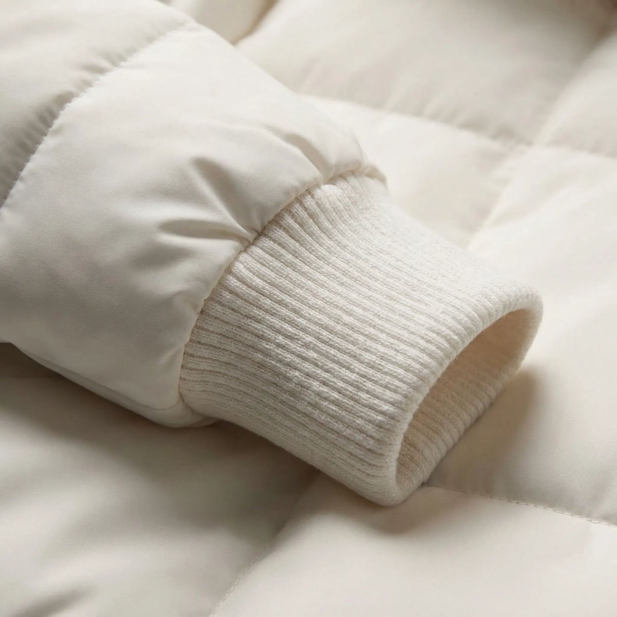 Chaqueta acolchada corta de invierno con capucha