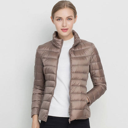 Chaqueta acolchada ligera de invierno para mujer con cuello alto y corte entallado