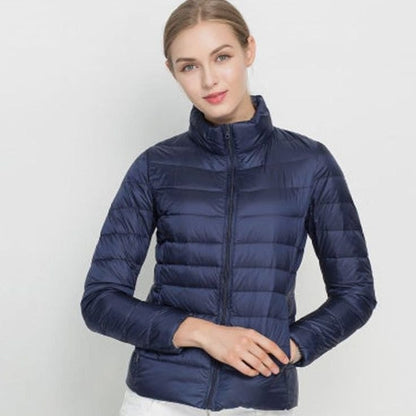 Chaqueta acolchada ligera de invierno para mujer con cuello alto y corte entallado
