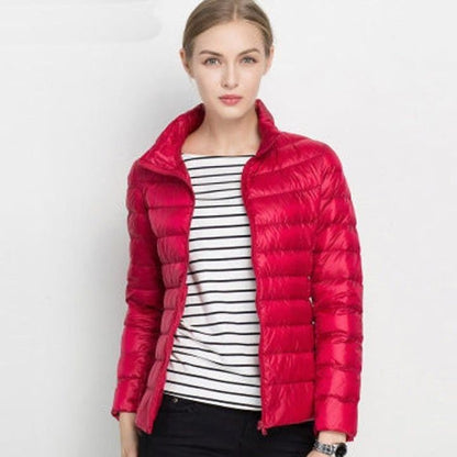 Chaqueta acolchada ligera de invierno para mujer con cuello alto y corte entallado
