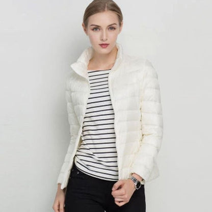Chaqueta acolchada ligera de invierno para mujer con cuello alto y corte entallado